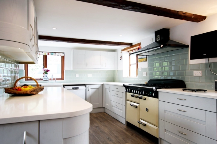 Cottage kitchen with Aga