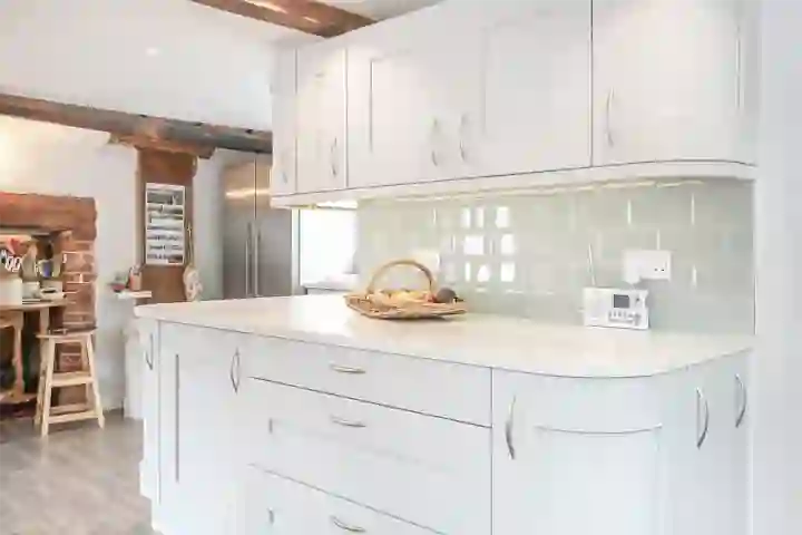 Cottage kitchen bespoke floor for a low ceiling