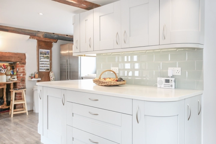 Cottage kitchen bespoke floor for a low ceiling